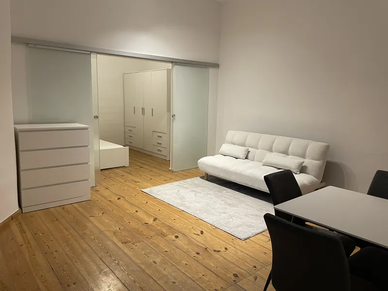 Stilvoll modernisiert: 2-Zimmer-Wohnung mit Keller in begehrter Lage von Prenzlauer Berg — photo 1
